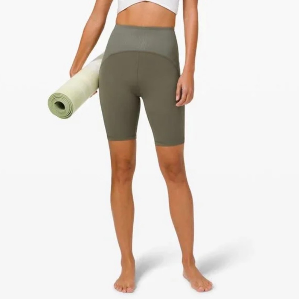 [LULULEMON] BLISSFUL BEND SUPER HIGH RISE SHORT • ARMY GREEN